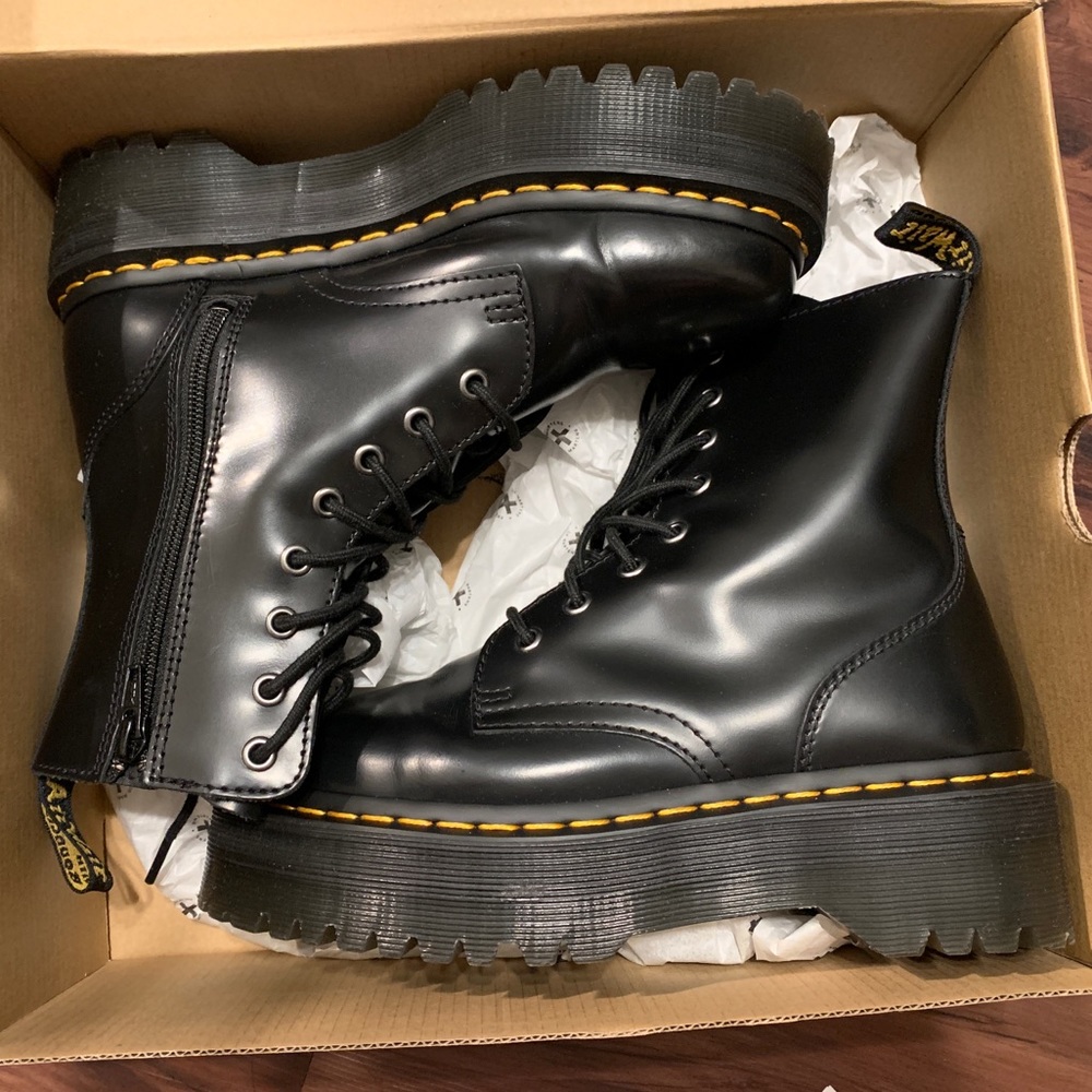 Dr. Martens | JADON SMOOTH LEATHER PLATFORM BOOTS